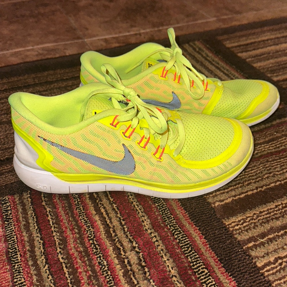 Nike women’s free run tennis shoes
